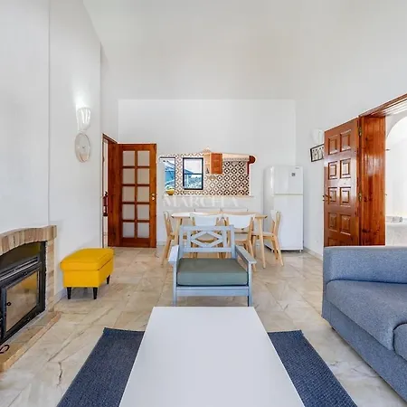 Сasa de vacaciones 3-bedroom With Pool, Monte Sao Pedro -luz