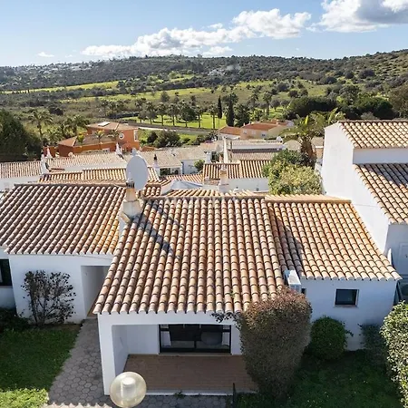Сasa de vacaciones 3-bedroom With Pool, Monte Sao Pedro -luz Lagos