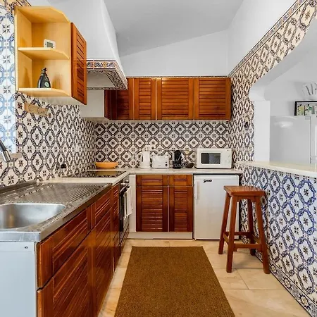 Сasa de vacaciones 3-bedroom With Pool, Monte Sao Pedro -luz Lagos